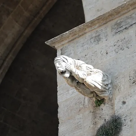 Travel Habitat Jardines Rio Turia. *