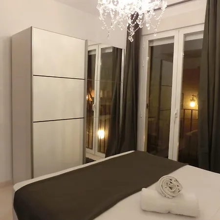 Total Old Luxury Appartamento Valenza