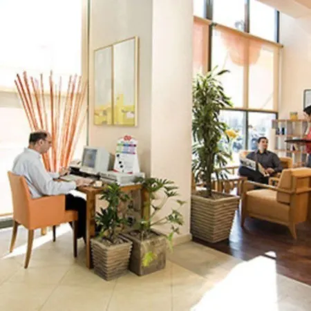 伊鲁尼昂瓦伦西亚3号酒店 3*