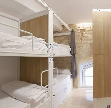 Otel Up Station 2*