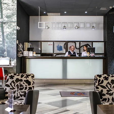 Hotell Petit Palace Plaza De La Reina