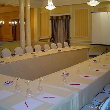 Hotel One Shot Reina Victoria 4*