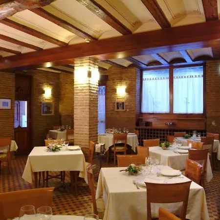 Ad Hoc Monumental 1881 Otel 3*