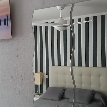 Apartmentsuitespain Economy アパート *