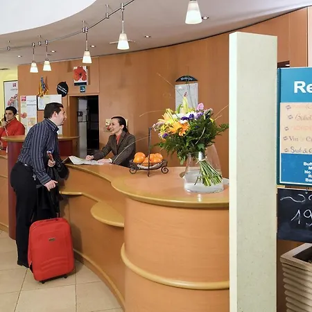 伊鲁尼昂瓦伦西亚3号酒店 3*