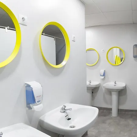 Otel Up Station 2*