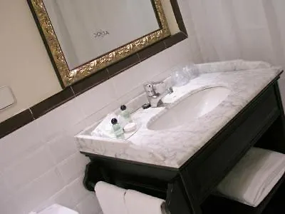 Ad Hoc Monumental 1881 Otel 3*
