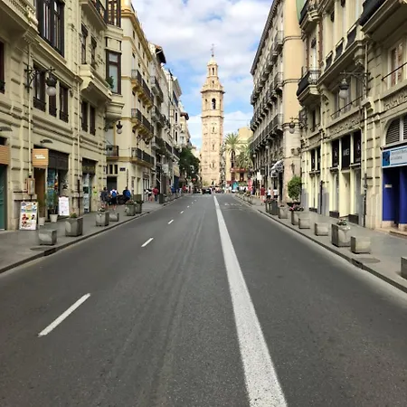 L'esplai فندق مبيت وإفطار فالنسيا