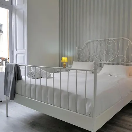 Apartament Pintor Salvador Abril *