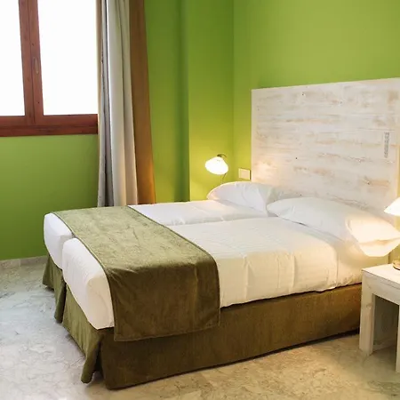 애드 혹 카르멘 2* 발렌시아