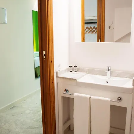 호텔 애드 혹 카르멘 2*