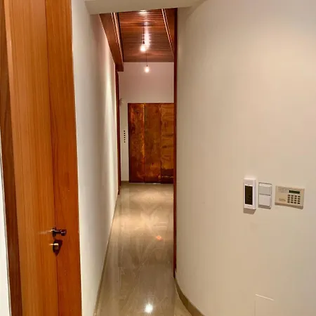 Hotel Reina 2*