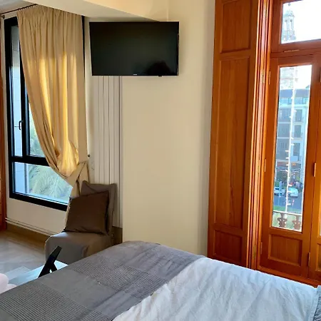 Reina Hotel
