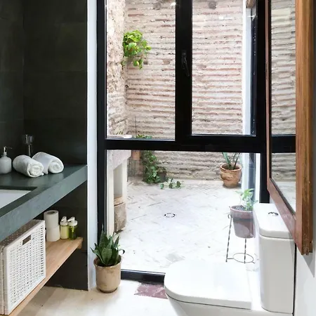 Downtown Apartment *