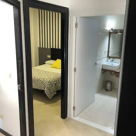 Flats Friends Plaza De La Reina Walencja