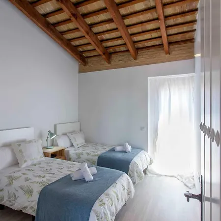 Apartup Port Avenue Attic