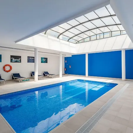Luxury Front With Pool Valencia