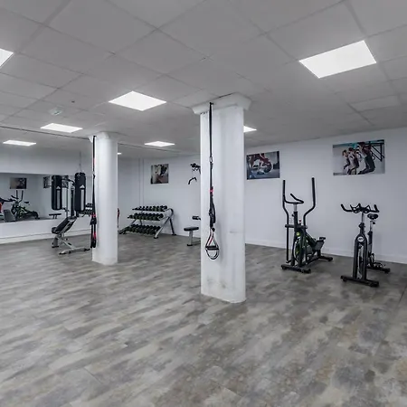 Luxury Front With Pool Apartment *