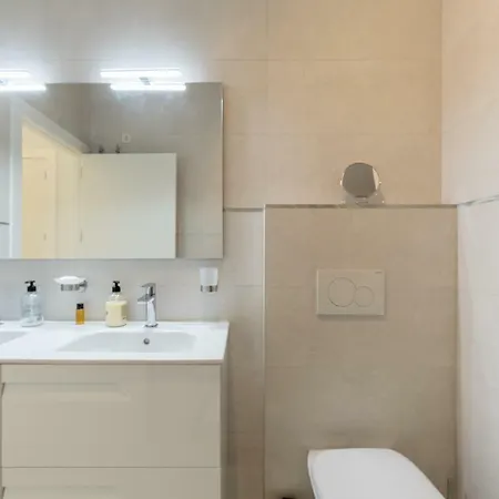 Luxury Front With Pool *