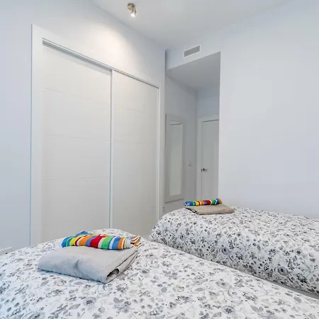 Luxury Front With Pool *