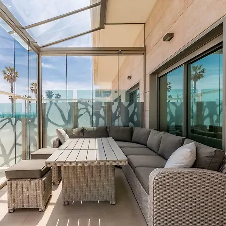 Luxury Front With Pool Apartment *