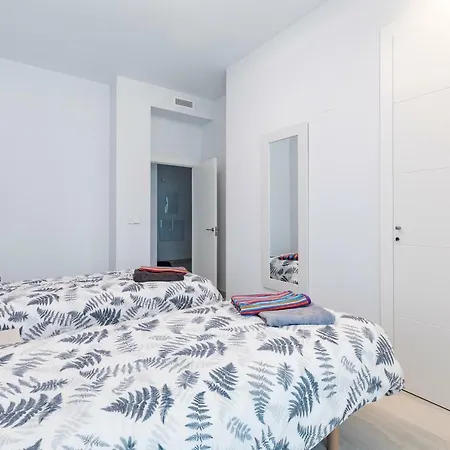 Luxury Front With Pool Valencia