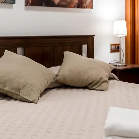 Travel Habitat Jardines Rio Turia. *