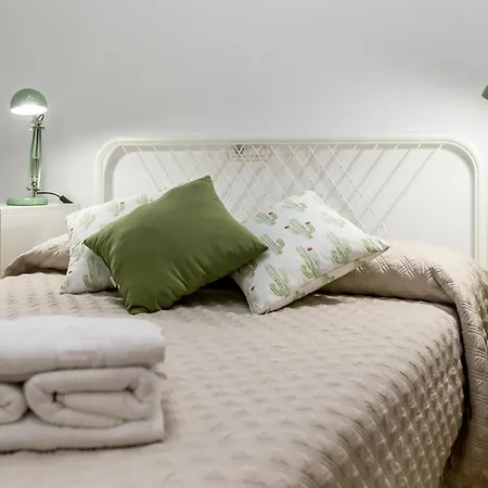 Travel Habitat Jardines Rio Turia. *