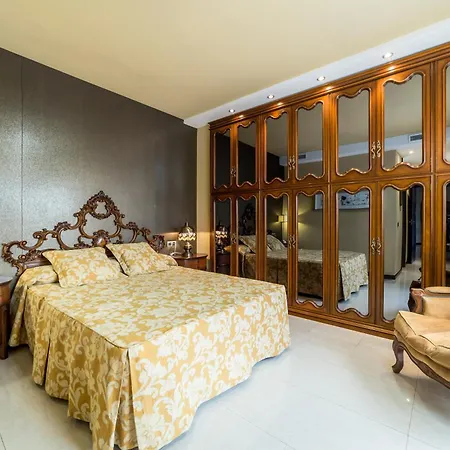 Travel Habitat ático Ciutat Vella.