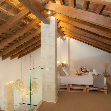 Singularstays Gulliver Hotel