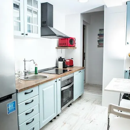 Laura Sea View Apartman *