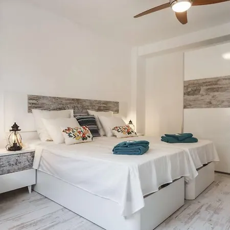 Laura Sea View Apartman *