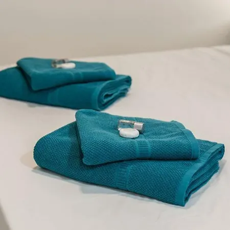 Laura Sea View Apartman *