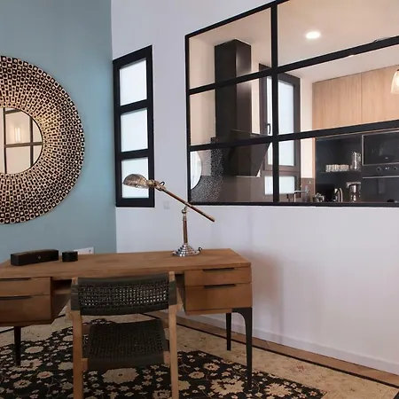 Florit Flats - Chic And In A Lively But Quiet Area Walking Distance * Valenza