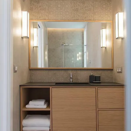 Florit Flats - Chic And In A Lively But Quiet Area Walking Distance Valenza