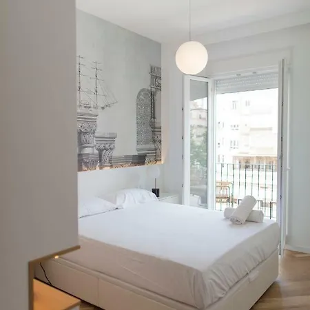 Florit Flats - Chic And In A Lively But Quiet Area Walking Distance *