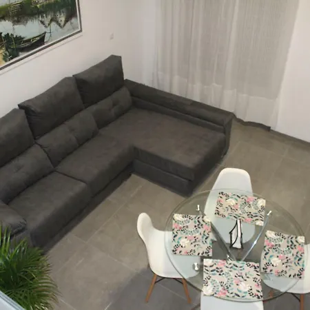 Luminoso Cerca De La Playa Y Puerto Apartment