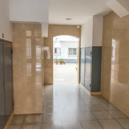 Cerca De La Playa Y El Centro *