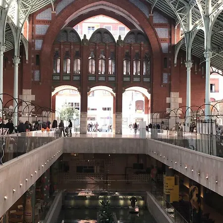 Colon Market Downtown 아파트