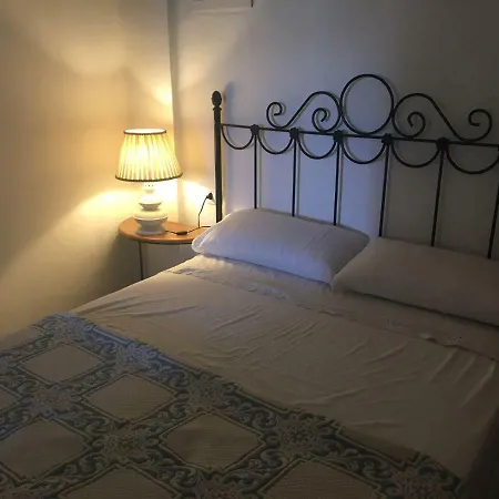 Domus Centro Frente A Torres De Serrano * Valência