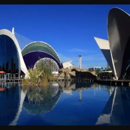 En Universidad Y Cerca De La Playa Valencia