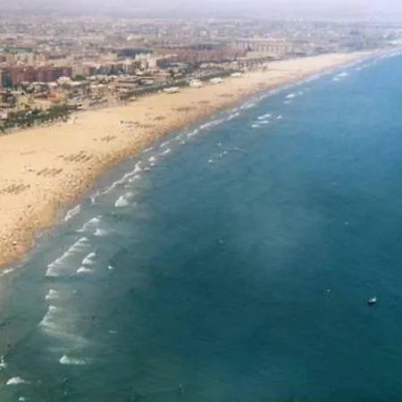 En Universidad Y Cerca De La Playa Apartment *