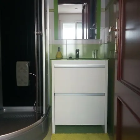 Gasthof Privada Con Bano Privado A 300 Metros De La Playa. *
