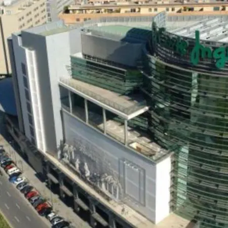 En La Ciudad De Ciencias Y Cerca De La Playa דירה