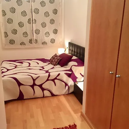 En La Ciudad De Ciencias Y Cerca De La Playa Apartamento *