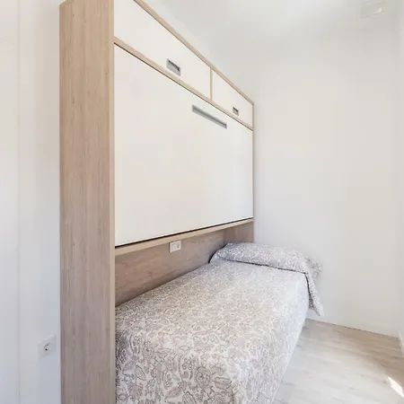 Apartman Bright And Modern Near The Beach