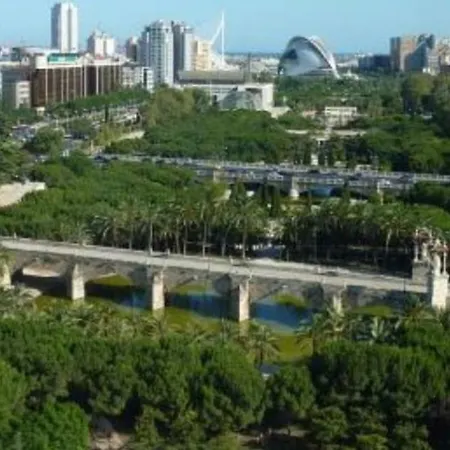 Apto En Ciudad De Ciencias Y Cerca Playa דירה *