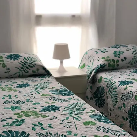 Calle De Frederica Montseny 'politica' Casa O Chalet Hotel