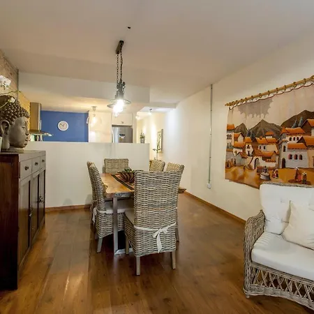 Luxurious & Alluring In Historic Town * Valencie