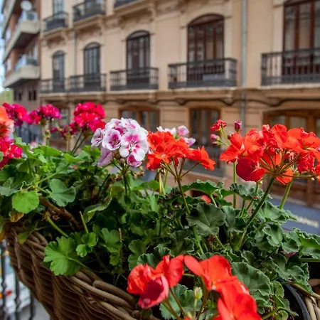 公寓 Luxurious & Alluring In Historic Town *